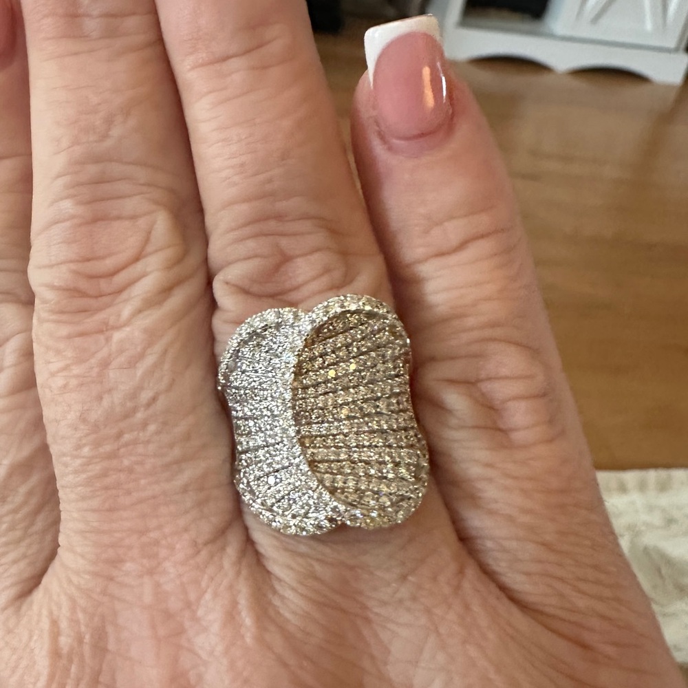 SOLD!!! Elegant 14kt gold diamond ring